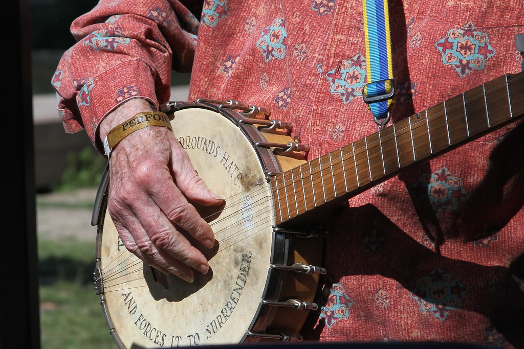Pete Seeger and Banjo 'This machine surrounds hate and forces it to surrender.'