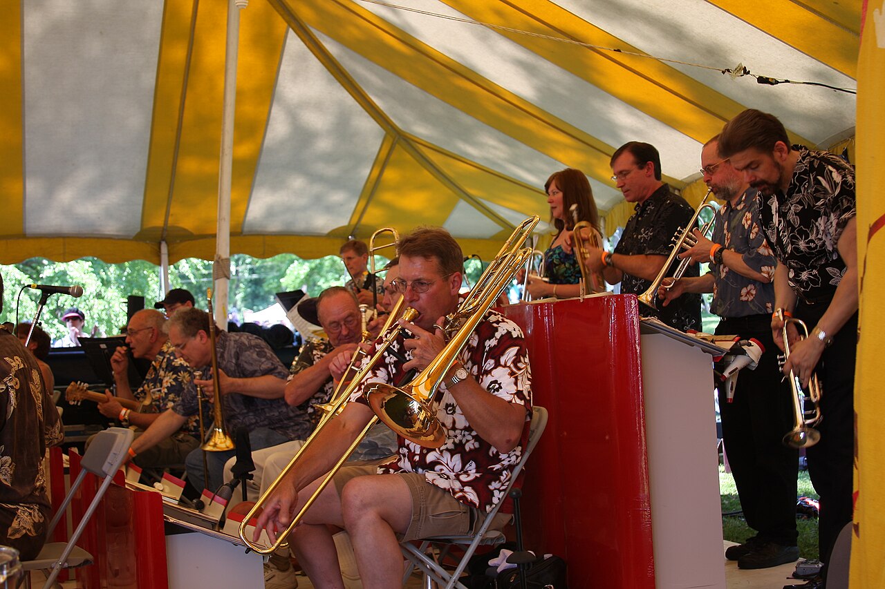 Dance Stage Band (2615145350).jpg