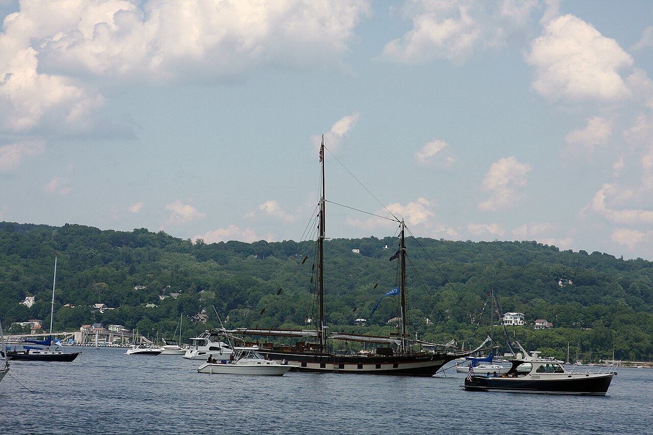 Hudson River Sailing (2614369633).jpg