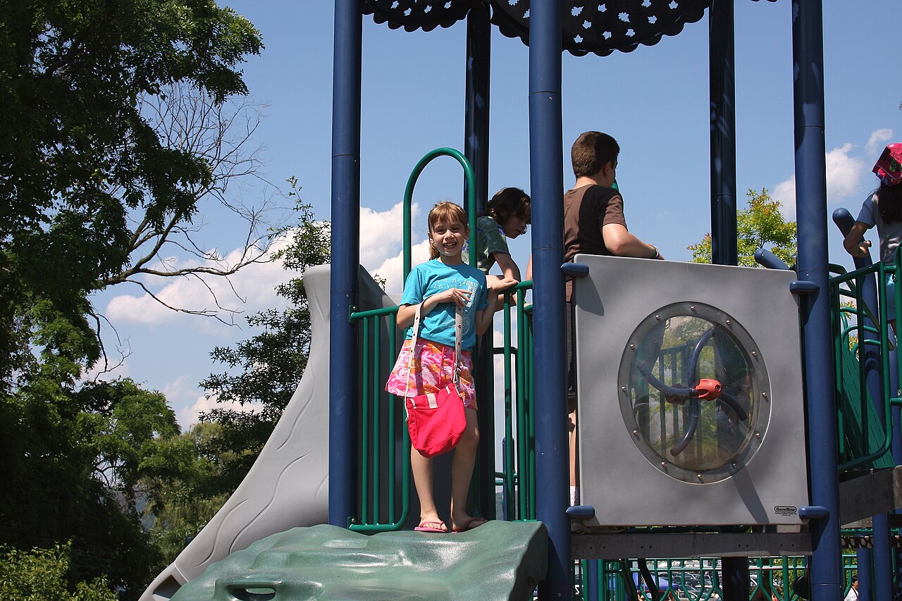 Crotn Point Park Play Area (2616291421).jpg