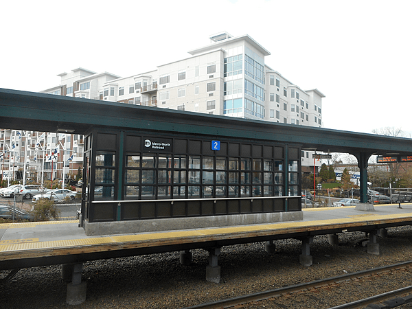 Ossining MNRR; SB Shelter and Harbor Square Apartments