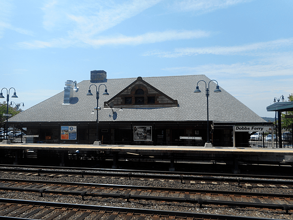 File:Dobbs Ferry MNRR station-001.jpg