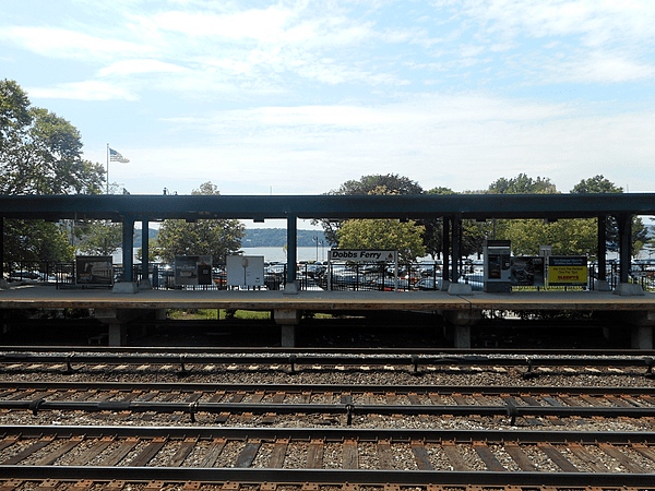 File:Dobbs Ferry MNRR station; SB Platform sign and Hudson River.jpg