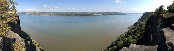 2024-10-07 15 01 47 Panoramic view across the Hudson River towards Dobbs Ferry and Hastings-on-Hudson and Yonkers in New York from the cliffs just south of State Line Lookout in Palisades Interstate Park in Alpine, New Jersey