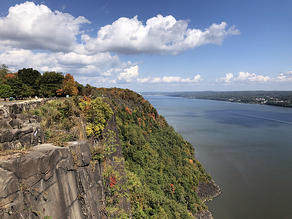 2024-10-07 12 08 17 View northeast up the Hudson River towards Dobbs Ferry and Hastings-on-Hudson in Greenburgh, Westchester County, New York from State Line Lookout within Palisades Interstate Park in Alpine, Bergen County, New Jersey