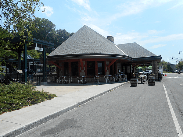 File:Dobbs Ferry MNRR station-008.jpg