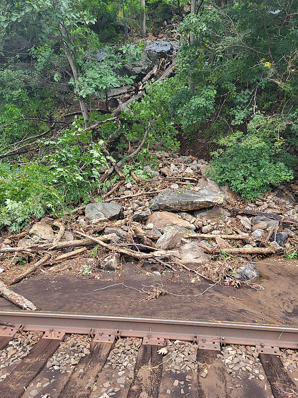 Metro-North Railroad Storm Conditions on the Hudson Line (53036848763)
