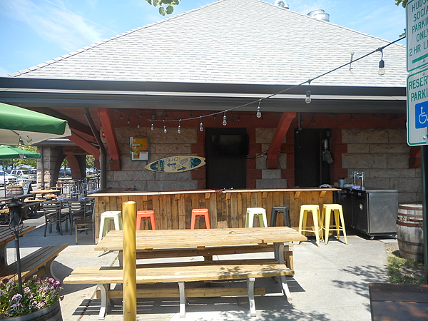 File:Dobbs Ferry MNRR station; Tiki Bar.jpg