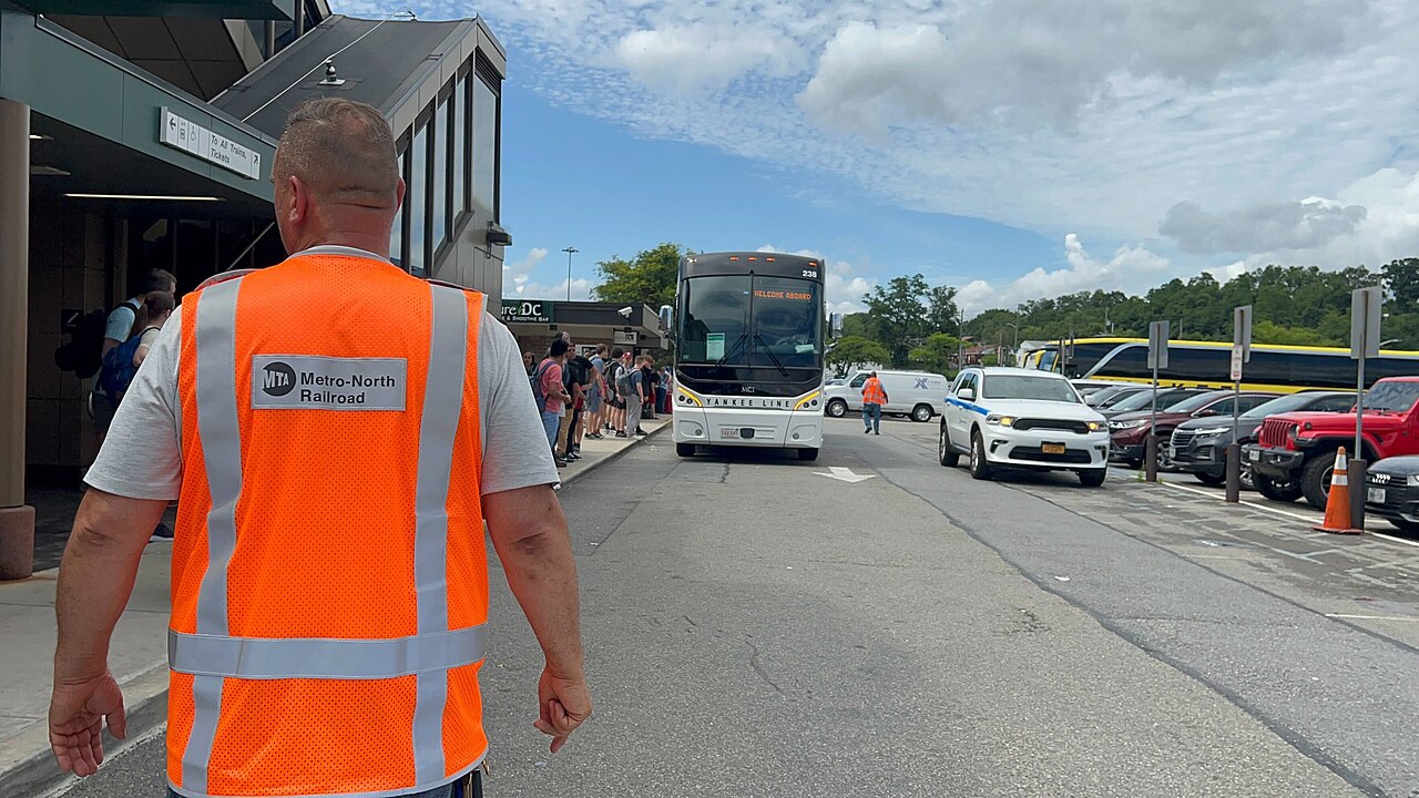 Metro-North Railroad Storm Conditions on the Hudson Line (53036758646).jpg