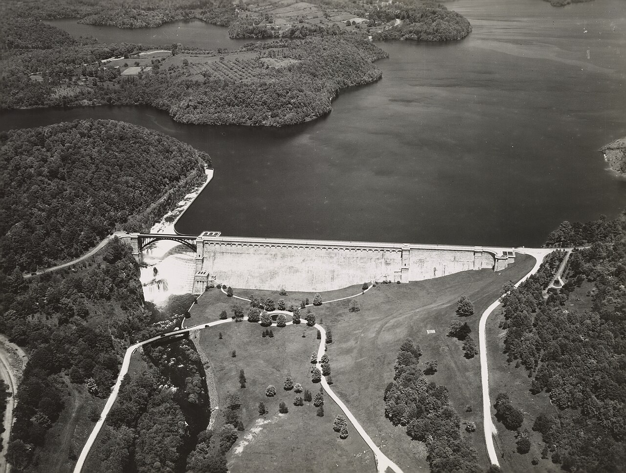 New York - Croton Dam and Reservoir - NARA - 68144937 (cropped).jpg