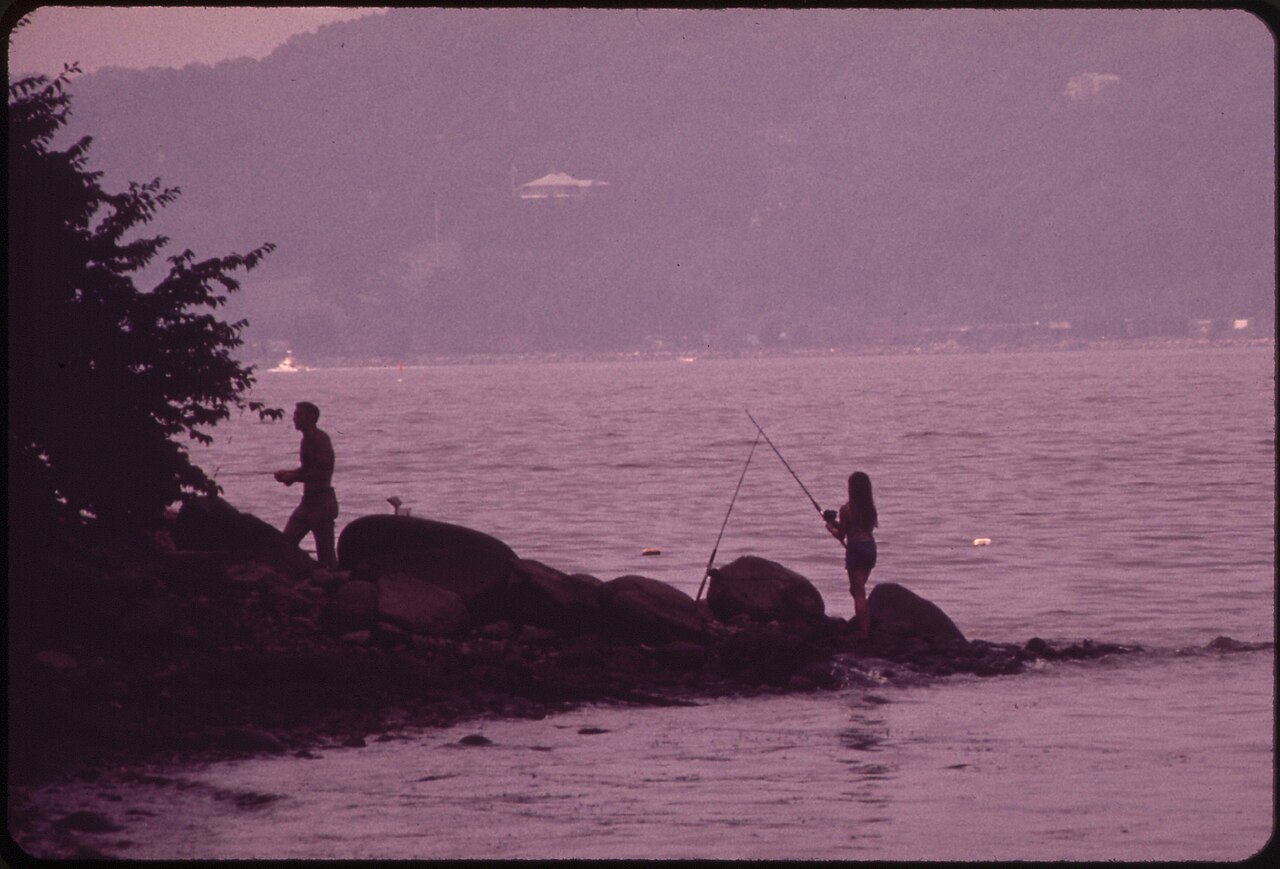 FISHING IN THE HUDSON RIVER FROM CROTON POINT PARK - NARA - 549933.jpg