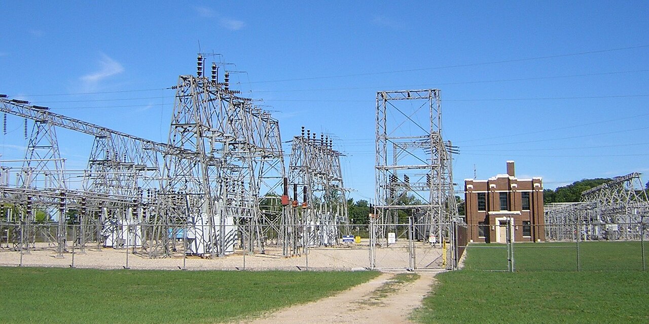 Croton Dam Muskegon River Dscn1076 cropped.jpg