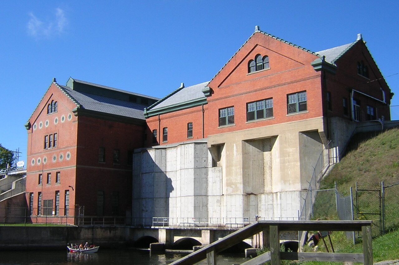 Croton Dam Muskegon River Dscn1091 cropped.jpg