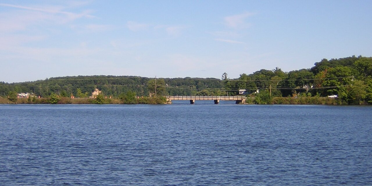 Croton Dam Muskegon River Dscn1074 cropped.jpg