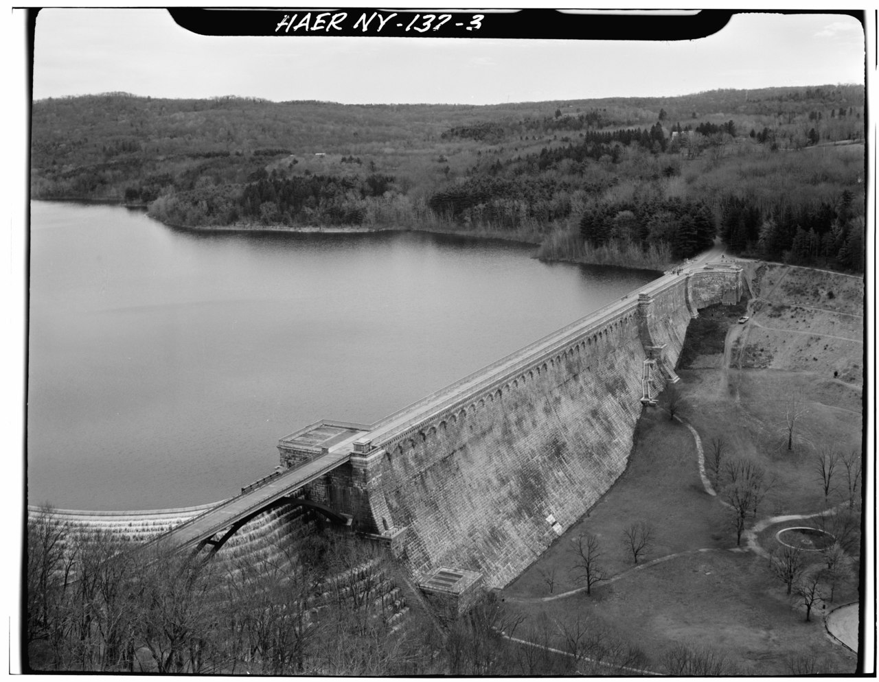General view of downstream face looking way from spillway - New Croton Dam and Reservoir, Croton River, Croton-on-Hudson, Westchester County, NY HAER NY,60-CROTOH.V,1-3.tif