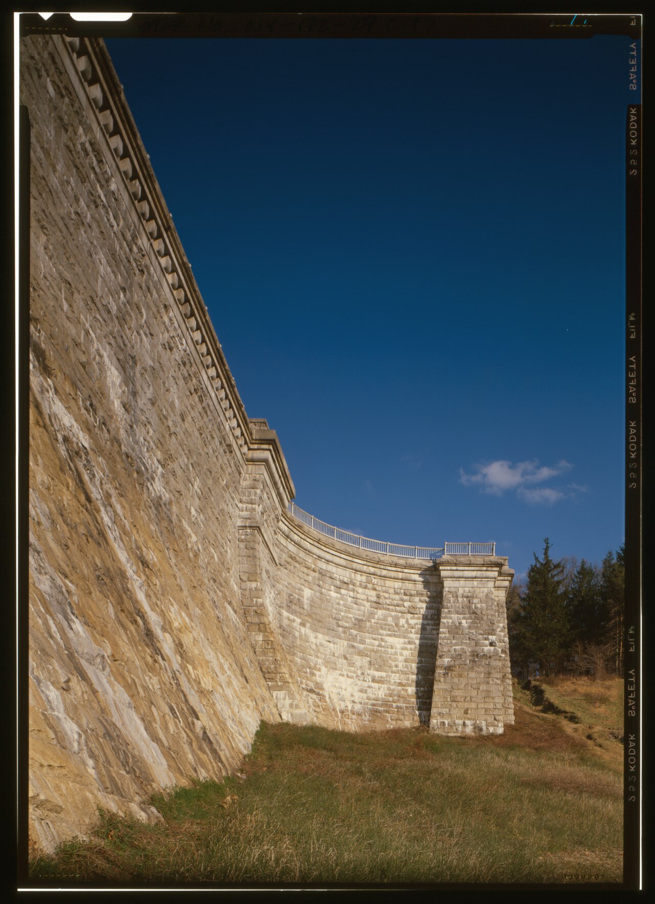 DETAIL VIEW OF DOWNSTREAM, SOUTH ABUTMENT - New Croton Dam and Reservoir, Croton River, Croton-on-Hudson, Westchester County, NY HAER NY,60-CROTOH.V,1-29 (CT).tif