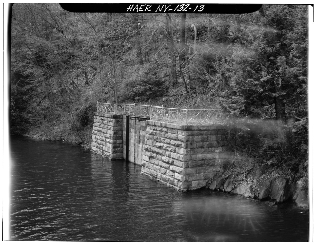Detail view of water intake structure - New Croton Dam and Reservoir, Croton River, Croton-on-Hudson, Westchester County, NY HAER NY,60-CROTOH.V,1-13.tif