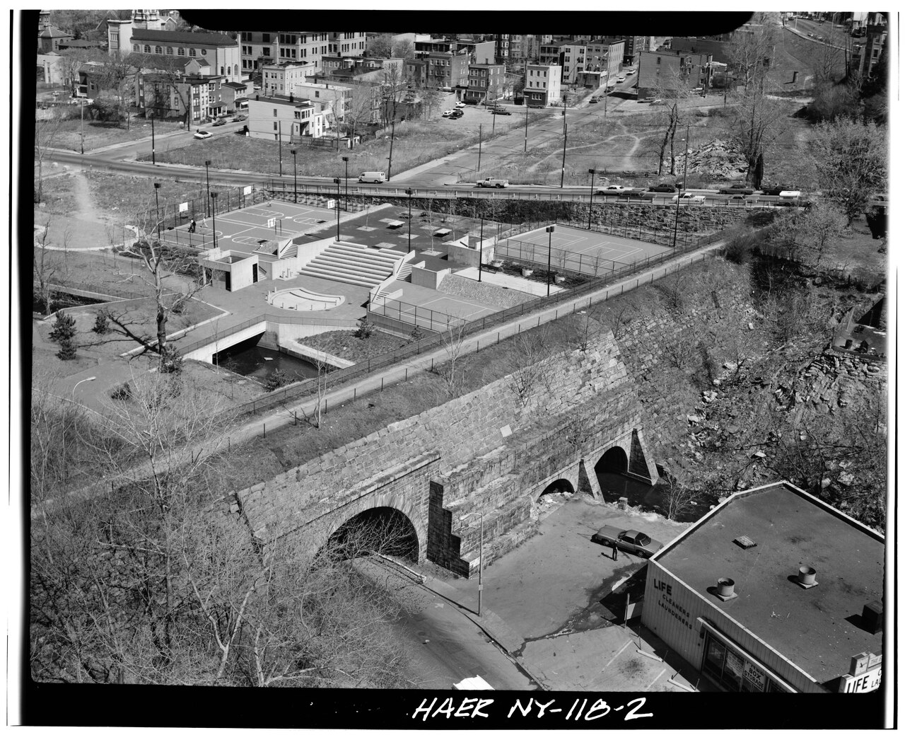 AERIAL VIEW SHOWING AQUEDUCT RIGHT-OF-WAY AT SAW MILL RIVER CULVERT. - Old Croton Aqueduct, Saw Mill River Culvert, Spanning Nepperhan Avenue, Yonkers, Westchester County, NY HAER NY,60-YONK,1A-2.tif