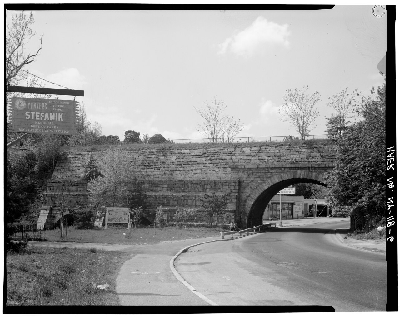 ARCH OVER NEPPERHAN AVENUE, NORTH SIDE - Old Croton Aqueduct, Saw Mill River Culvert, Spanning Nepperhan Avenue, Yonkers, Westchester County, NY HAER NY,60-YONK,1A-6.tif