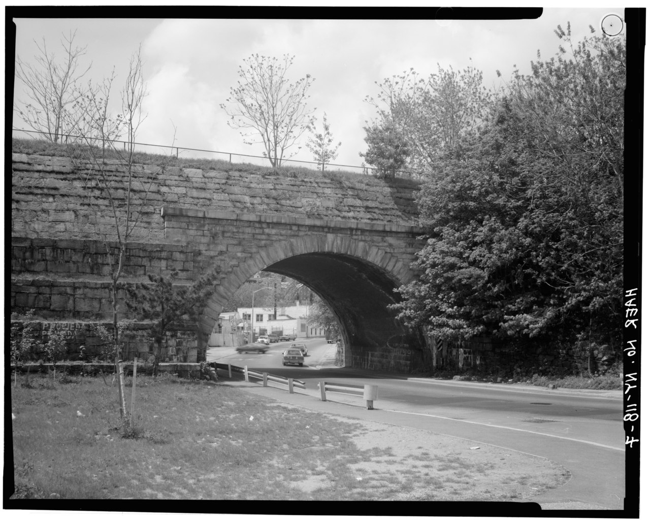 ARCH OVER NEPPERHAN AVENUE, NORTH SIDE - Old Croton Aqueduct, Saw Mill River Culvert, Spanning Nepperhan Avenue, Yonkers, Westchester County, NY HAER NY,60-YONK,1A-7.tif