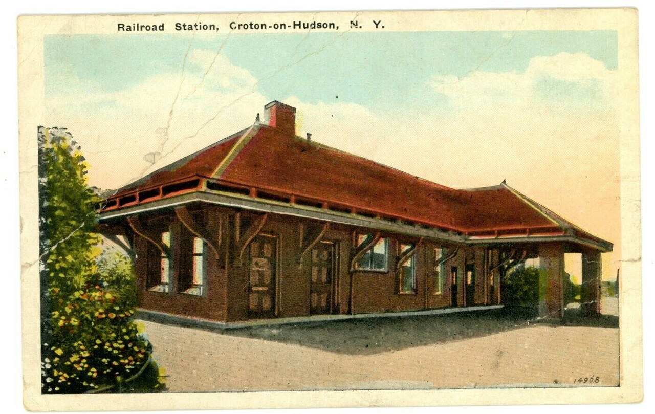 Croton-on-Hudson station postcard.jpg