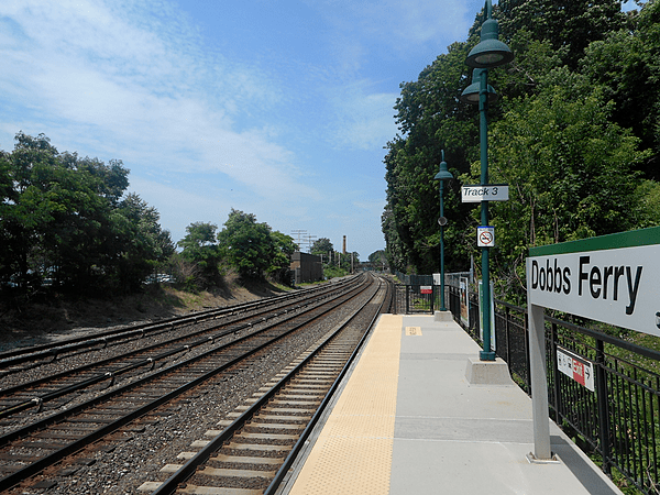 File:Dobbs Ferry MNRR station; NE Platform End.jpg